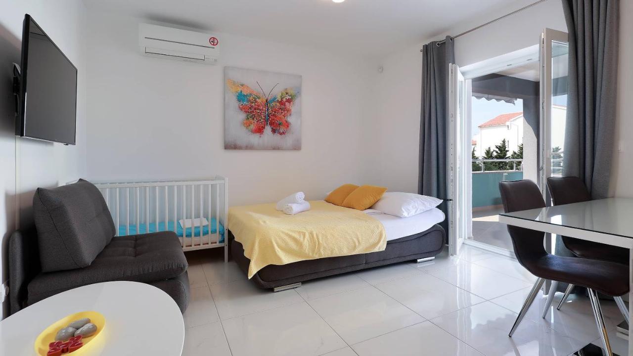 Apartmani "Villa Barbara" نوفاليا المظهر الخارجي الصورة
